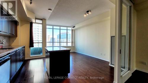 703 - 215 Fort York Boulevard, Toronto, ON - Indoor Photo Showing Kitchen