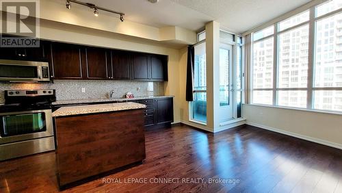 703 - 215 Fort York Boulevard, Toronto, ON - Indoor Photo Showing Kitchen