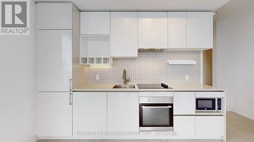 3109 - 950 Portage Parkway, Vaughan, ON - Indoor Photo Showing Kitchen