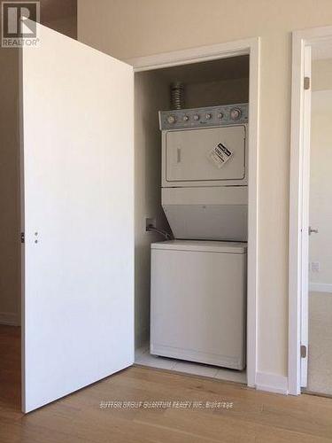 1508 - 510 Curran Place, Mississauga, ON - Indoor Photo Showing Laundry Room