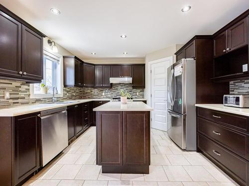 Kitchen - 34 Rue De Fontenelle, Candiac, QC - Indoor Photo Showing Kitchen With Double Sink