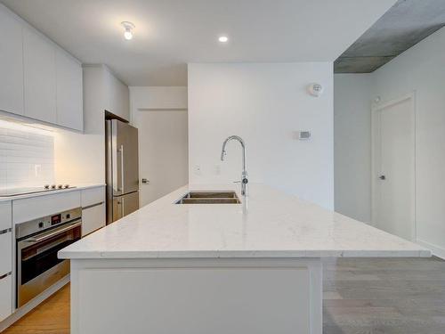 Kitchen - 1005-5505 Boul. Du Quartier, Brossard, QC - Indoor Photo Showing Kitchen With Double Sink With Upgraded Kitchen