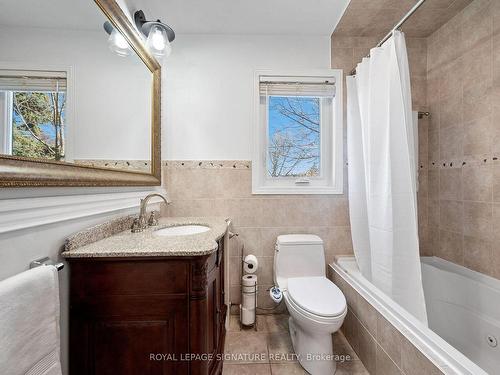 1445 Islington Ave, Toronto, ON - Indoor Photo Showing Bathroom