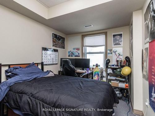 506-251 Lester St, Waterloo, ON - Indoor Photo Showing Bedroom