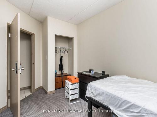 506-251 Lester St, Waterloo, ON - Indoor Photo Showing Bedroom