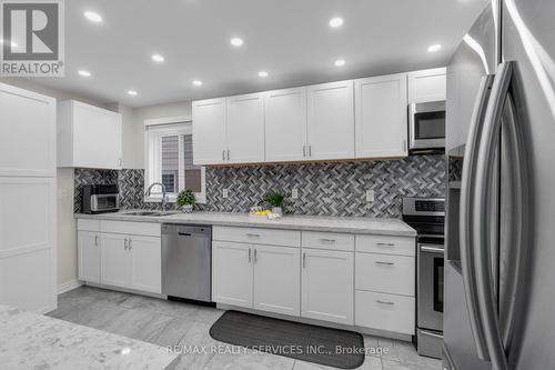 95 Martindale Crescent, Brampton, ON - Indoor Photo Showing Kitchen With Stainless Steel Kitchen With Upgraded Kitchen