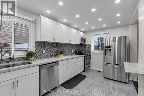 95 Martindale Crescent, Brampton, ON - Indoor Photo Showing Kitchen With Stainless Steel Kitchen With Double Sink With Upgraded Kitchen