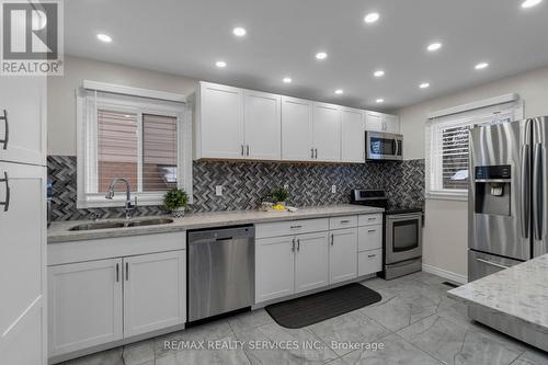 95 Martindale Crescent, Brampton, ON - Indoor Photo Showing Kitchen With Stainless Steel Kitchen With Double Sink With Upgraded Kitchen