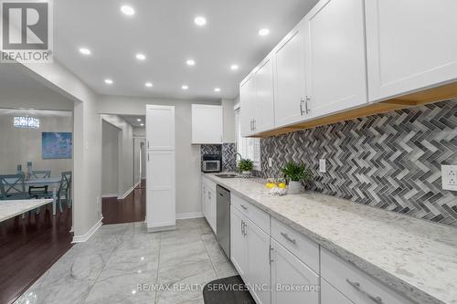 95 Martindale Crescent, Brampton, ON - Indoor Photo Showing Kitchen