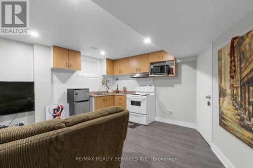 95 Martindale Crescent, Brampton, ON - Indoor Photo Showing Kitchen