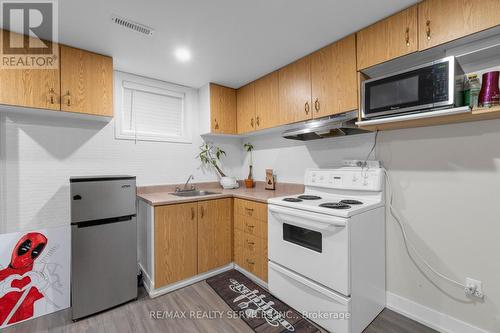 95 Martindale Crescent, Brampton, ON - Indoor Photo Showing Kitchen