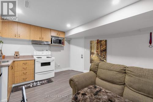 95 Martindale Crescent, Brampton, ON - Indoor Photo Showing Kitchen