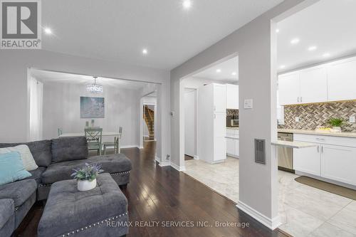 95 Martindale Crescent, Brampton, ON - Indoor Photo Showing Living Room