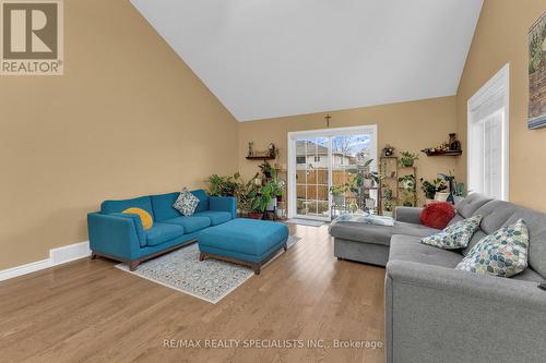 384 Boismier Avenue, Lasalle, ON - Indoor Photo Showing Living Room