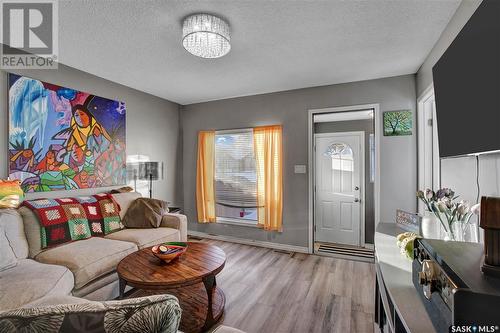 210 L Avenue N, Saskatoon, SK - Indoor Photo Showing Living Room