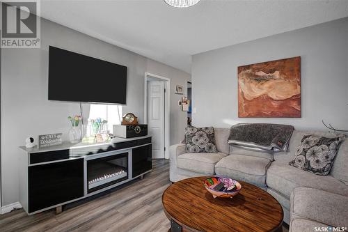 210 L Avenue N, Saskatoon, SK - Indoor Photo Showing Living Room