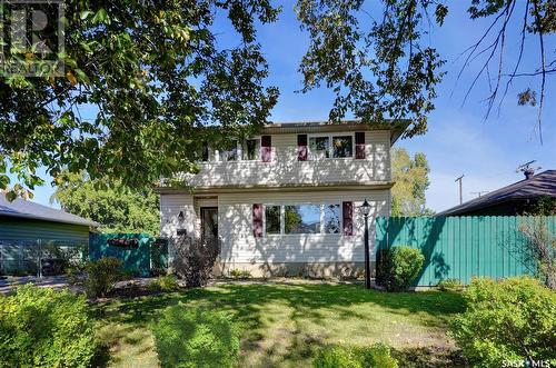 918 Henry Street, Moose Jaw, SK - Outdoor