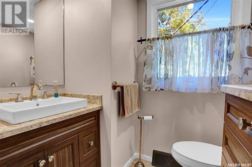 918 Henry Street, Moose Jaw, SK - Indoor Photo Showing Bathroom