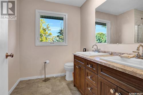 918 Henry Street, Moose Jaw, SK - Indoor Photo Showing Bathroom