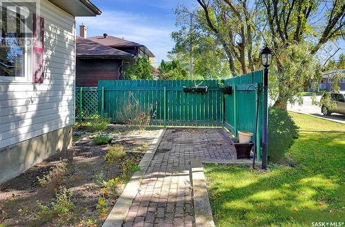 918 Henry Street, Moose Jaw, SK - Outdoor