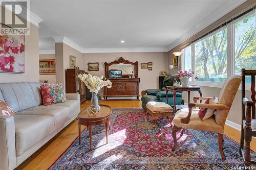 918 Henry Street, Moose Jaw, SK - Indoor Photo Showing Living Room