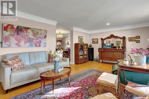 918 Henry Street, Moose Jaw, SK - Indoor Photo Showing Living Room