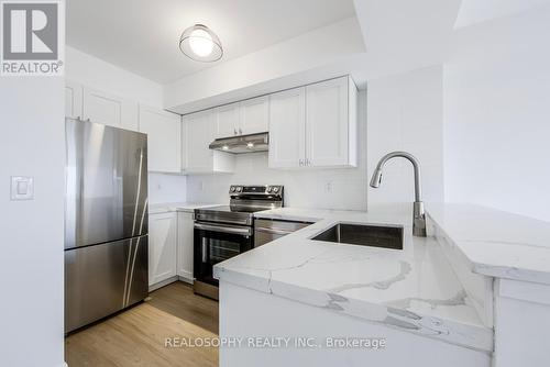 805 - 3650 Kingston Road, Toronto, ON - Indoor Photo Showing Kitchen With Upgraded Kitchen