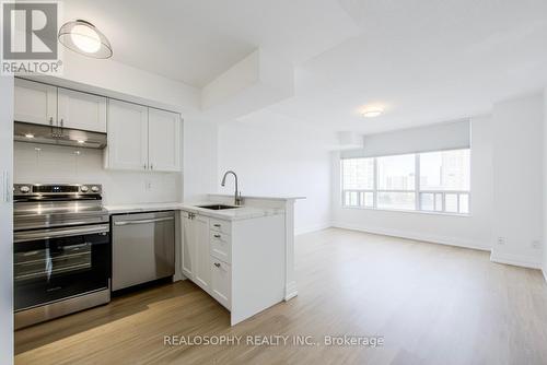 805 - 3650 Kingston Road, Toronto, ON - Indoor Photo Showing Kitchen