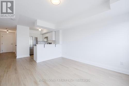 805 - 3650 Kingston Road, Toronto, ON - Indoor Photo Showing Kitchen