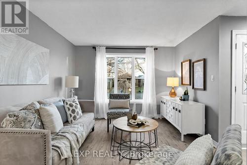 39 Inglis Avenue, Clarington, ON - Indoor Photo Showing Living Room