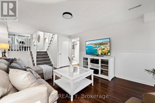 39 Inglis Avenue, Clarington, ON - Indoor Photo Showing Living Room