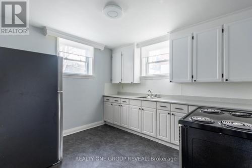 385 Mary Street N, Oshawa, ON - Indoor Photo Showing Kitchen With Double Sink