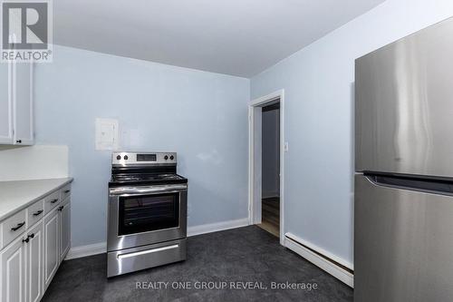 385 Mary Street N, Oshawa, ON - Indoor Photo Showing Kitchen