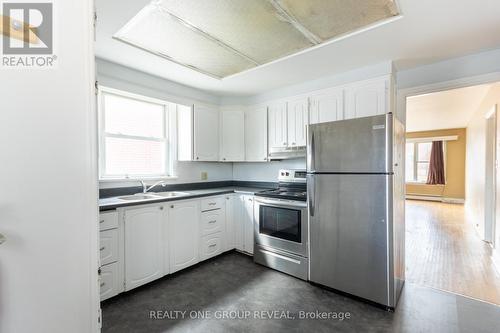 385 Mary Street N, Oshawa, ON - Indoor Photo Showing Kitchen