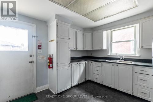 385 Mary Street N, Oshawa, ON - Indoor Photo Showing Kitchen With Double Sink