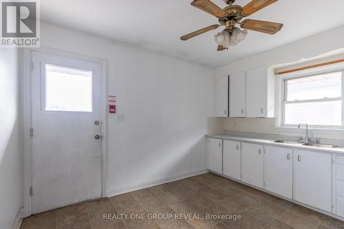 385 Mary Street N, Oshawa, ON - Indoor Photo Showing Kitchen