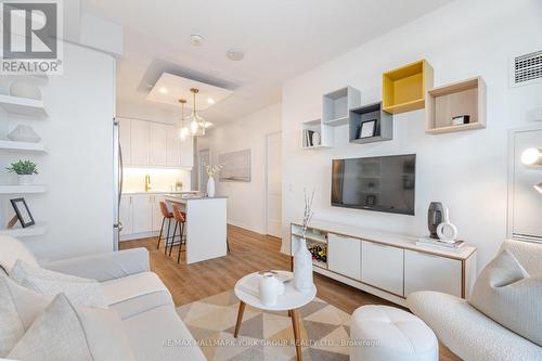 616 - 7895 Jane Street, Vaughan, ON - Indoor Photo Showing Kitchen With Upgraded Kitchen