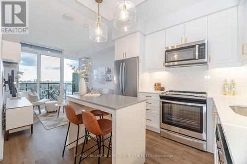 616 - 7895 Jane Street, Vaughan, ON - Indoor Photo Showing Living Room