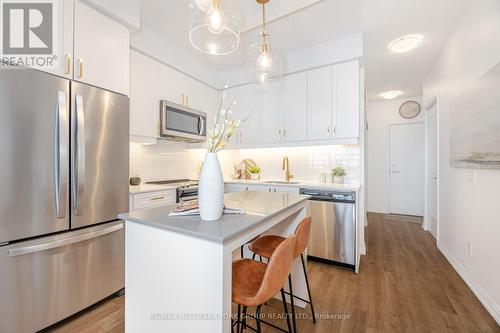 616 - 7895 Jane Street, Vaughan, ON - Indoor Photo Showing Kitchen With Upgraded Kitchen