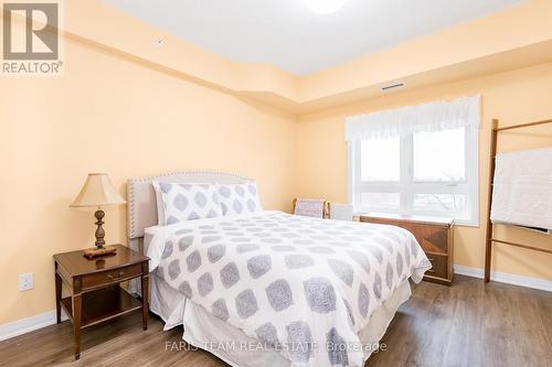 406 - 161 Wellington Street E, New Tecumseth, ON - Indoor Photo Showing Bedroom