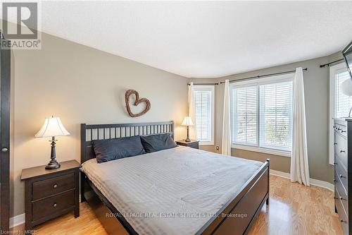 125 Ferndale Drive S, Barrie, ON - Indoor Photo Showing Bedroom