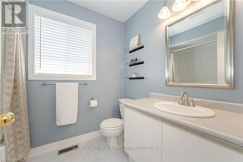 125 Ferndale Drive S, Barrie, ON - Indoor Photo Showing Bathroom