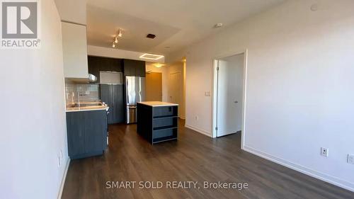 1216 - 2520 Eglinton Avenue, Mississauga, ON - Indoor Photo Showing Kitchen