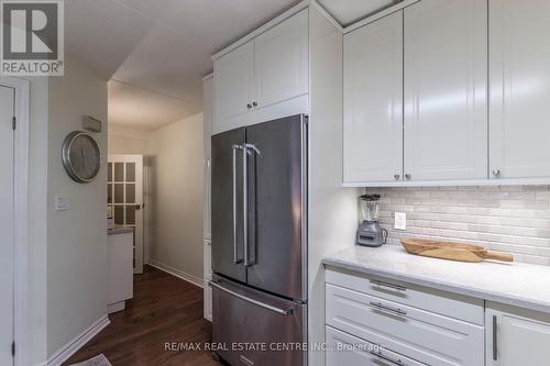 102 - 2040 Cleaver Avenue, Burlington, ON - Indoor Photo Showing Kitchen