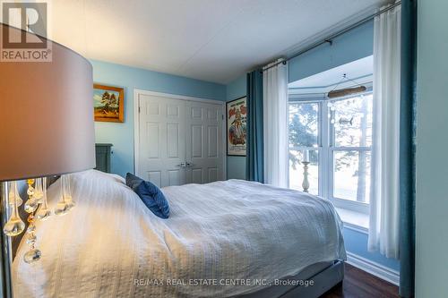 102 - 2040 Cleaver Avenue, Burlington, ON - Indoor Photo Showing Bedroom