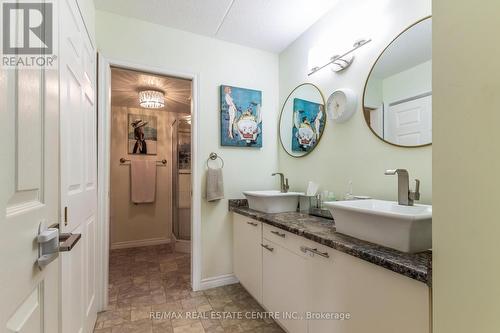 102 - 2040 Cleaver Avenue, Burlington, ON - Indoor Photo Showing Bathroom