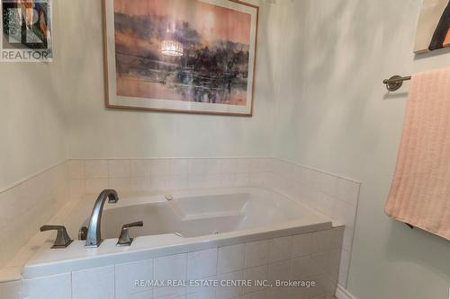 102 - 2040 Cleaver Avenue, Burlington, ON - Indoor Photo Showing Bathroom