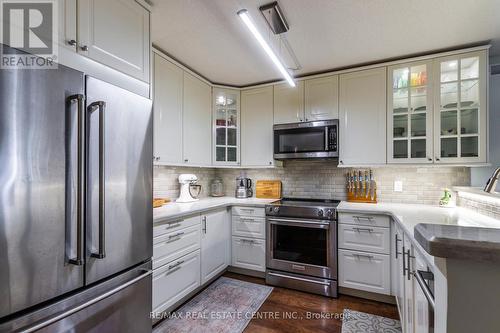 102 - 2040 Cleaver Avenue, Burlington, ON - Indoor Photo Showing Kitchen