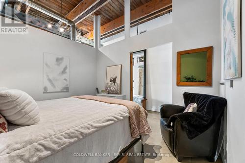 313 - 363 Sorauren Avenue, Toronto, ON - Indoor Photo Showing Bedroom