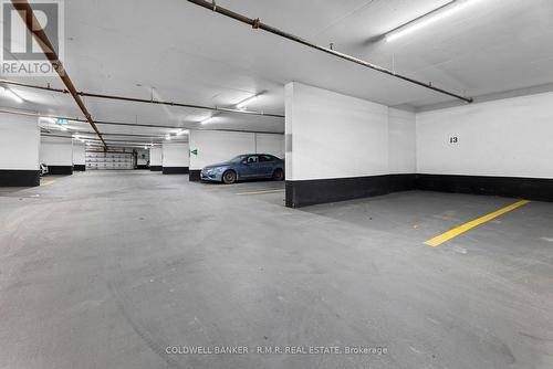 313 - 363 Sorauren Avenue, Toronto, ON - Indoor Photo Showing Garage